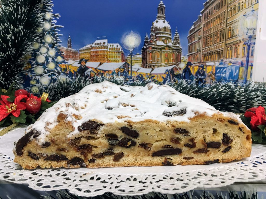 Schoko-Rosinenstollen, groß (2 kg) – Bäckerei Mildner